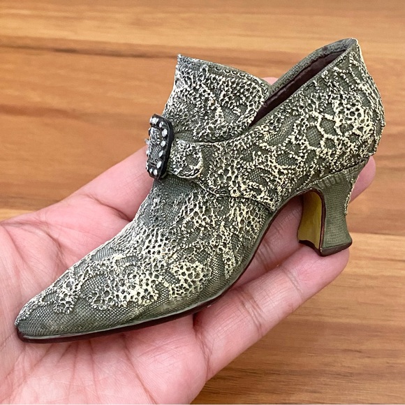 Pair of Vintage Ceramic Bootie Ankle Boots Shoe Ornaments - Picture 3 of 13